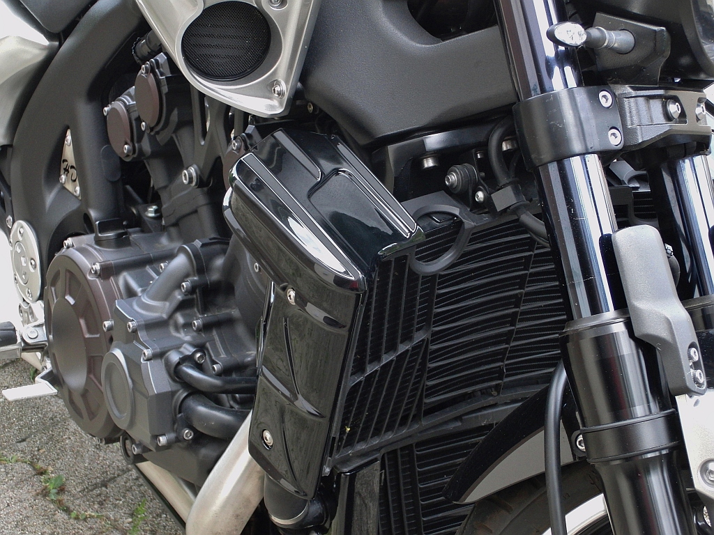 Schwabenmax Motorradzubehoer und Motorradtuning in Premiumqualitaet.  Spezialisiert auf Motorrad Tuning und Veredelung für Vmax, K1200R und  K1300R. Gaswegverkuerzung fuer dein Motorrad., Detailansicht, Vmax 1700, Kühlerverkleidung für Vmax 1700